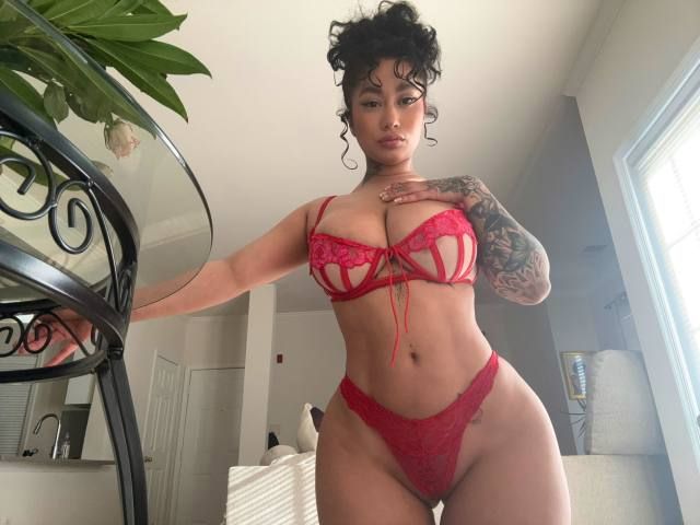 HMU on telegram oliv_002 Hi darling I’m a professional matured escort available to give you the best top notch services real - Image 2